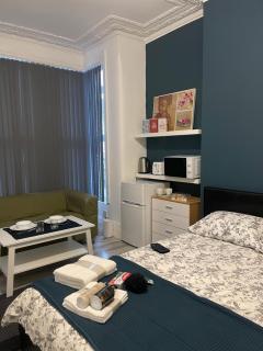 Rehman House GROUND FLOOR Studio 2 EXCLUSIVE USE OF PRIVATE BATHROOM & FREE PARKING - 1