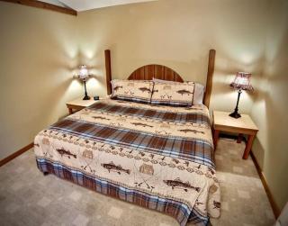 Cedar Creek Cabins #4 with Giant Spa Tub - 5