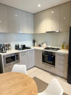 CBD Apartment, Sleeps 4 with Free Car Park - 6