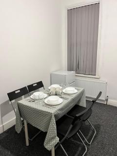 MUGHAL HOUSE GROUND FLOOR PRIVATE 2Bed APARTMENT & FREE PARKING - Goodmayes - 8