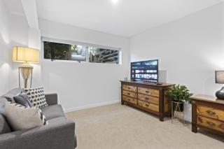 Luxury Home with Views of Lake Wakatipu - Queenstown - 6