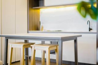 Perfectly Located Executive 1BR at Caulfield North - 7