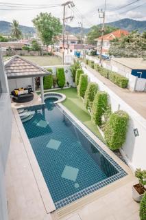 Luxury 4 Bedroom Beach House - 7