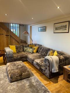 Meagill Cottage Sleeps 4 with Hot Tub & Parking - Otley - 0