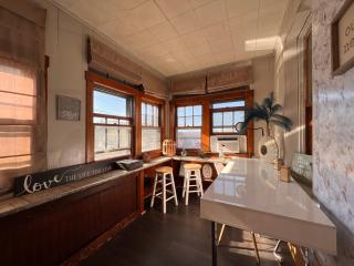 Your Home Away From Home - North Bergen - 5