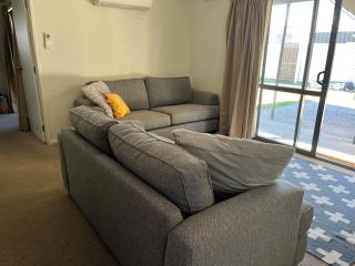 Sunny Escape in Old Cromwell - 3