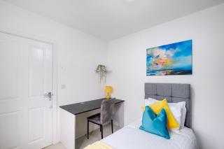 Bicester Village 6 Bedroom 3 Bathroom House - Bicester - 3
