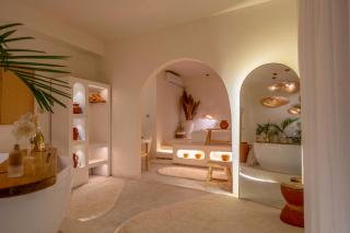 Luxury Suite with Hot Tub & Cozy Spot - 8