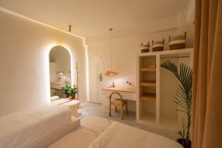 Luxury Suite with Hot Tub & Cozy Spot - 6