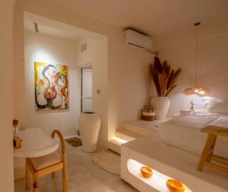 Luxury Suite with Hot Tub & Cozy Spot - 5