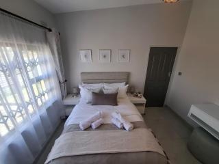 Stunning modern 2 bed apartment - 8