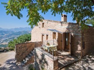 Graceful Holiday Home in Acqualagna with Swimming Pool - Acqualagna - 0
