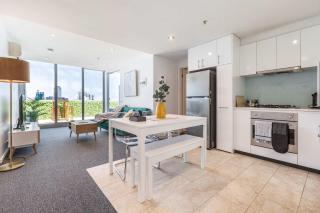 Stylish One-Bedroom Apartment with Southbank and Yarra River Views - 8