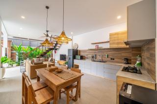 Modern Villa in the Best Spot with an Incredible Pool! - Tumbak Bayuh - 7