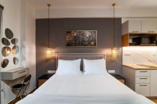 Luxury Boutique Suite w Balcony 5 min Metro - 2