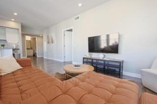 Hollywood Escape! Elegant 2BR 2BA Rental - 5