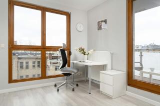 Nowoczesny Apartament Blisko Rzeki we Wrocławiu z Biurkiem i Parkingiem by Noclegi Renters - 4