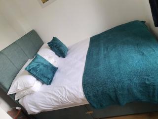 Charming Bradley Stoke 4BR with Private Garden - Bristol - 7