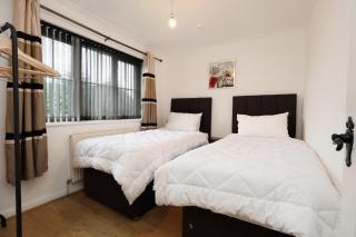 Charming Bradley Stoke 4BR with Private Garden - Bristol - 8
