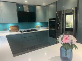 Charming Bradley Stoke 4BR with Private Garden - Bristol - 3