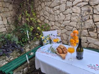 Apartman Lara with rich welcome package - Postira - 0