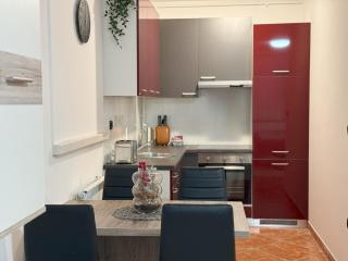 Flexible Self-Check-In Studio with Parking & Netflix - 6