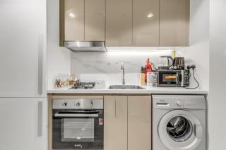 Luxury Apartment, Pool Scenery - 3