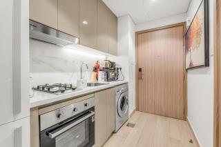 Luxury Apartment, Pool Scenery - 4