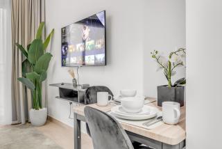 Luxury Apartment, Pool Scenery - 7