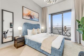 Luxury Apartment, Pool Scenery - 9