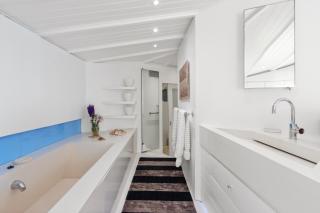 Serene, Comfortable and Chic Bungalow ON the beach - 5