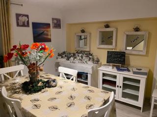 Spacious apartment in Charleroi 100 m² with parking 5 ppl - 8