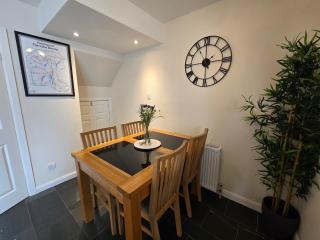 Beautiful House in Perfect Bowness Location - 7