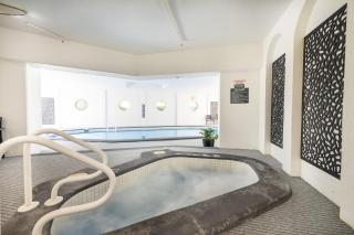 Waterfront 3-BR in the Heart of the Gold Coast - Gold Coast - 2