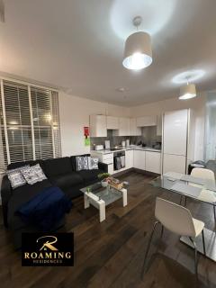 Sleeps 8 - Central - Free Secure Parking - 2 Bath - 1