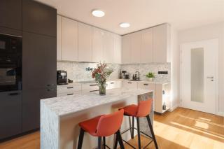 Luxury Sunny Home - Garage Parking, Metro, Balcony, PS5 with games - Prague - 3