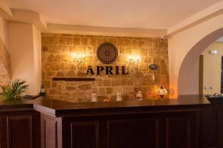 April Medieval Hotel - Rodes - 6