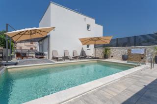 Apartment BARBARA with private pool - Malinska - 0