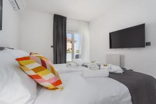 Apartment BARBARA with private pool - Malinska - 3