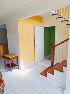 House with pool, shops, 3mins from Montego Bay Airport and near Beach Strip - Montego Bay - 8