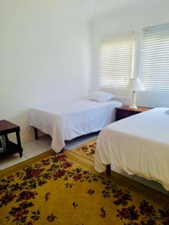 House with pool, shops, 3mins from Montego Bay Airport and near Beach Strip - Montego Bay - 6