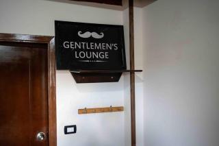 Gentleman Lounge - 8