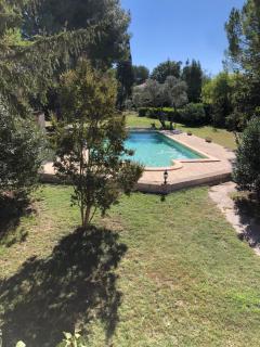 Gite en Provence dans grand jardin avec piscine partagée - Cornillon-Confoux - 0