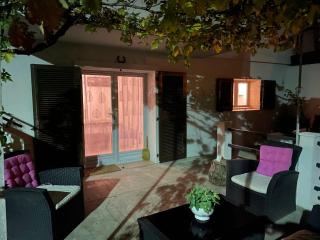 Studio climatisé avec terrasse ombragée dans maison au calme et dans la verdure - 8