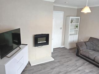 3 Bedroom Home in Holywell, North Wales - 5