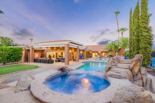 Luxury Estate, Heated Pool, Pickleball Court, More - 0