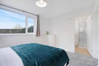 NEW! Spacious 4BR in Sidney - Bishop Auckland - 2