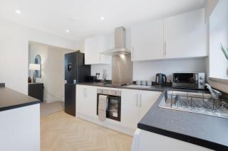 NEW! Spacious 4BR in Sidney - Bishop Auckland - 9