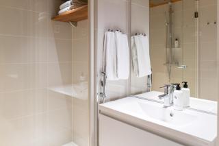 Luxurious 3-Br Apt with Balcony - 4