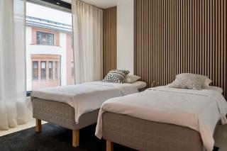 Luxurious 3-Br Apt with Balcony - 7